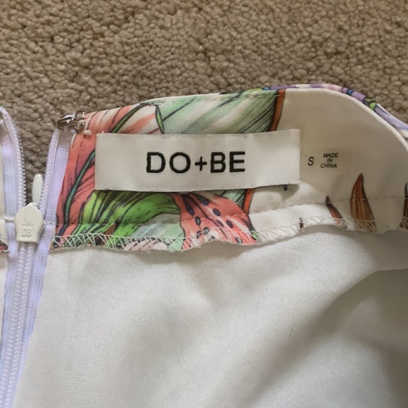 Do + Be brand floral flowy shorts - Picture 3 of 3
